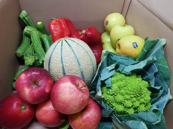 Standard Italian vegetables and fruit box